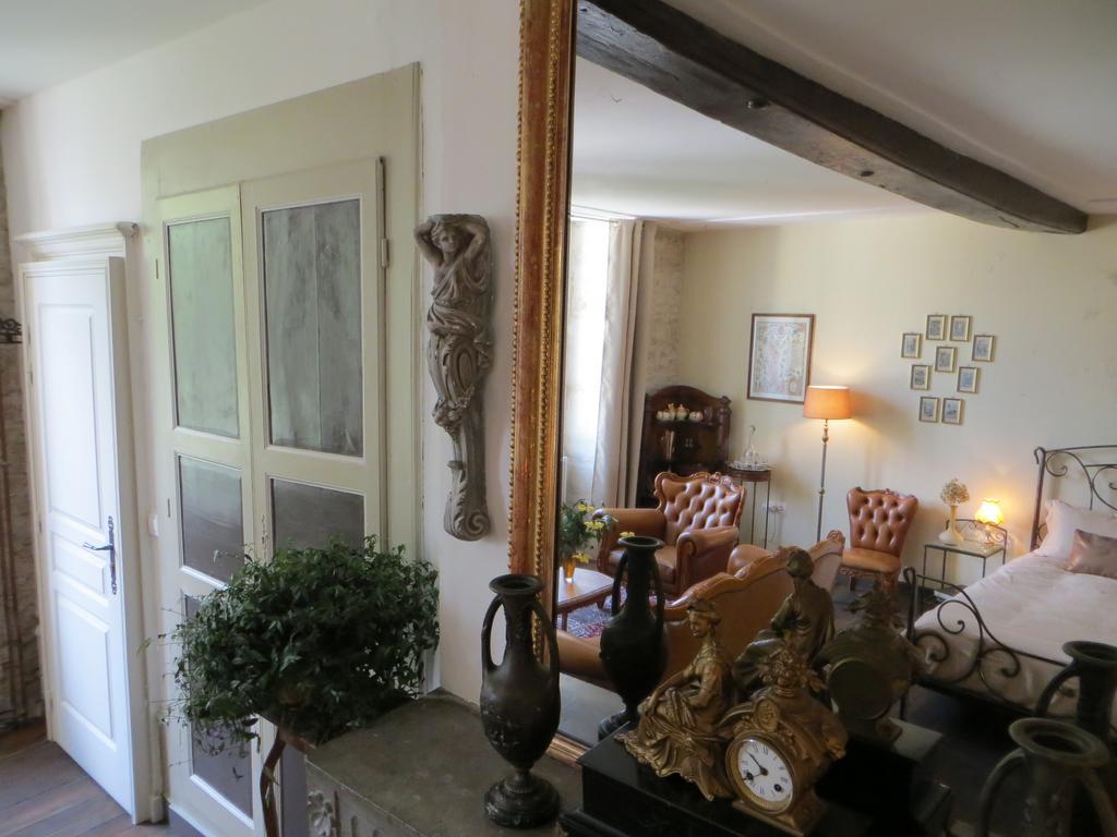 Le Bailli De Montsaugeon Acomodação com café da manhã Quarto foto