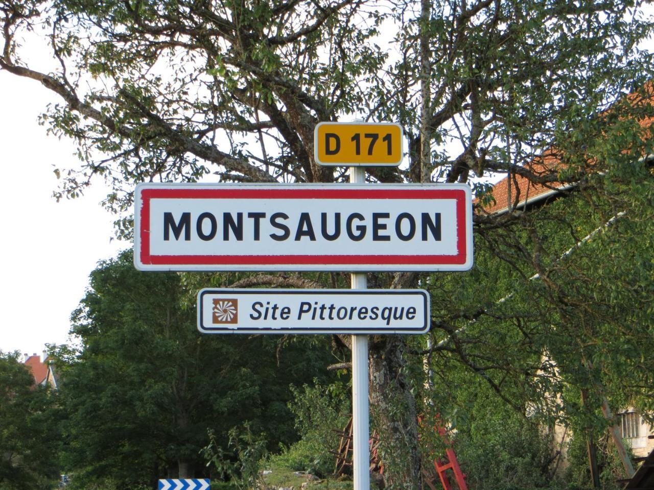 Le Bailli De Montsaugeon Acomodação com café da manhã Exterior foto
