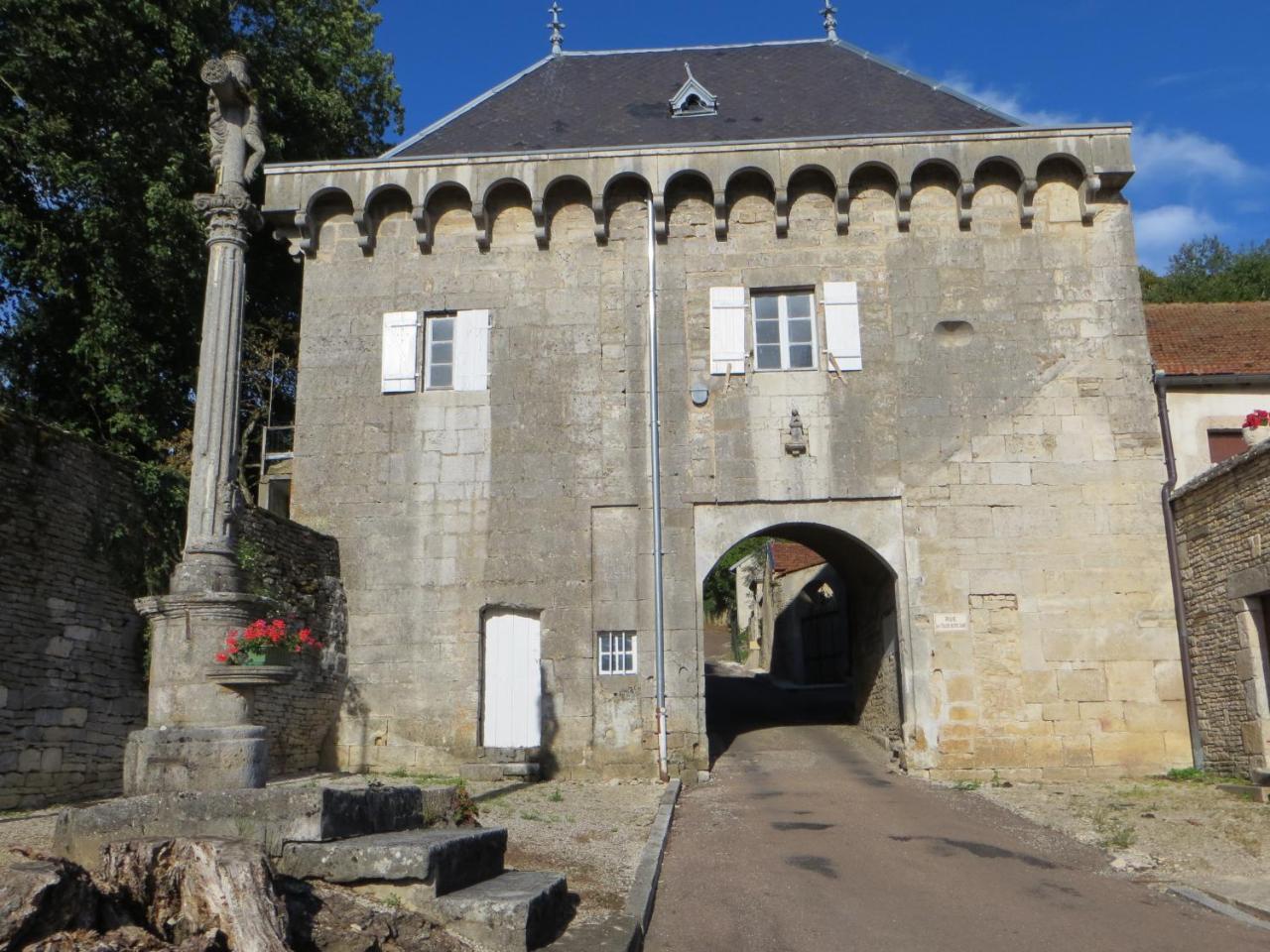 Le Bailli De Montsaugeon Acomodação com café da manhã Exterior foto